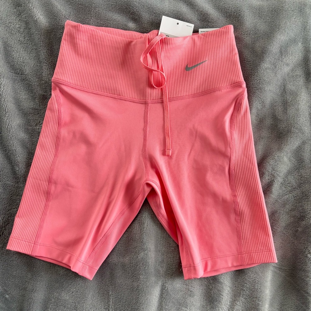 Nike Women’s Tight Mid-Rise Ribbed-Panel Running Shorts Coral Size XS‎